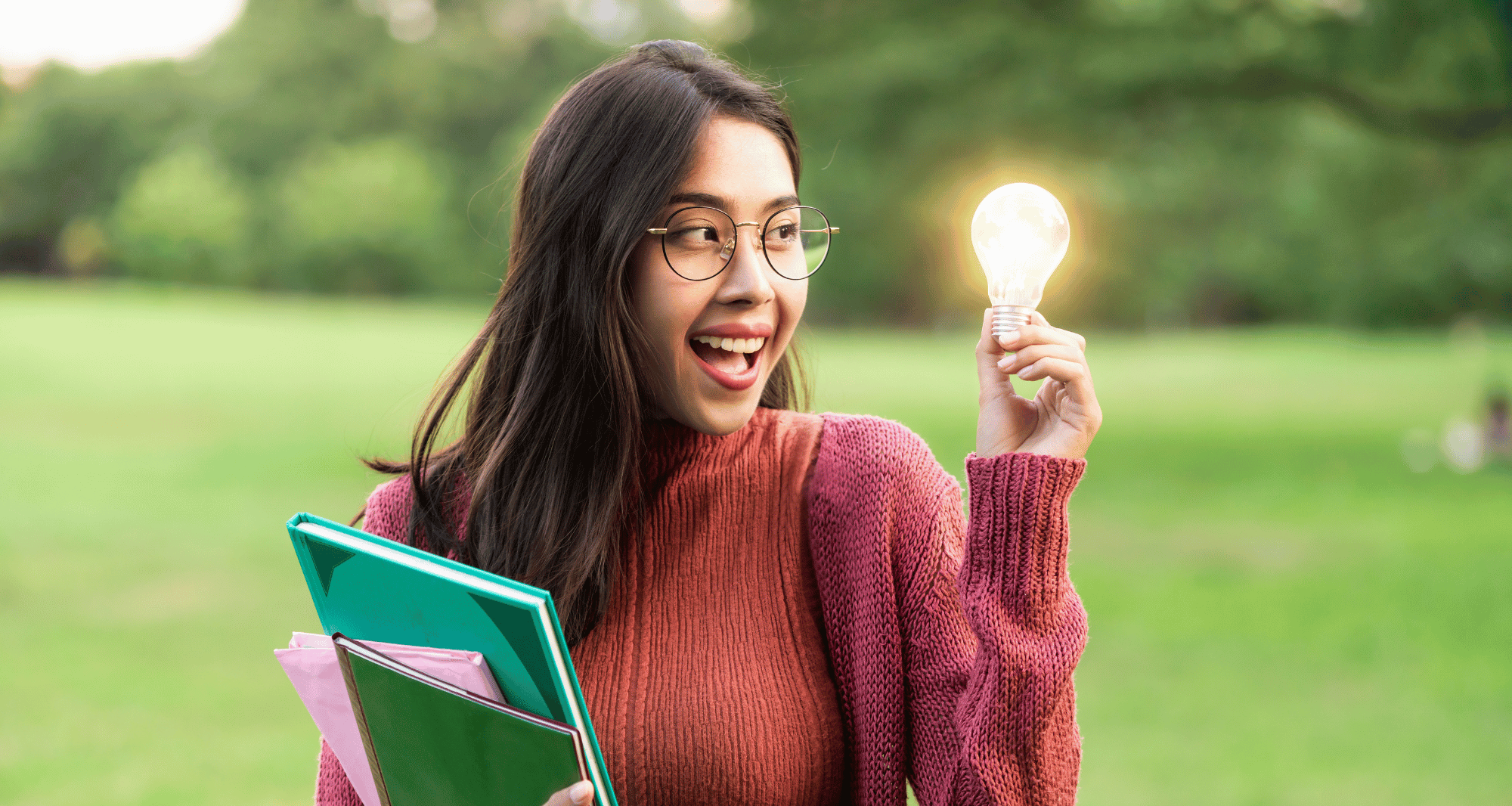 Étudiante qui cherche son fournisseur d'électricité
